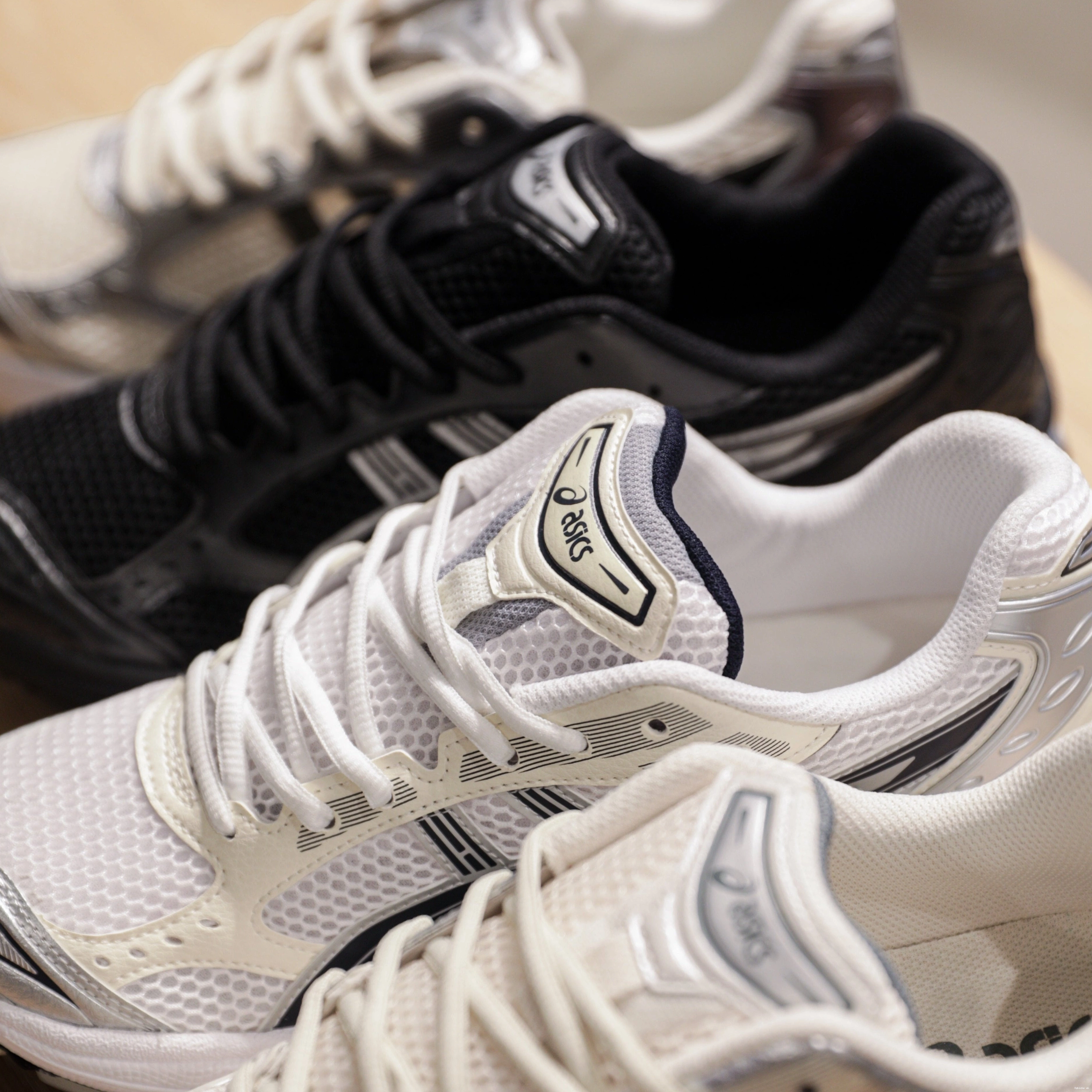 W ASICS Midnight 14 Gel-Kayano White 0709